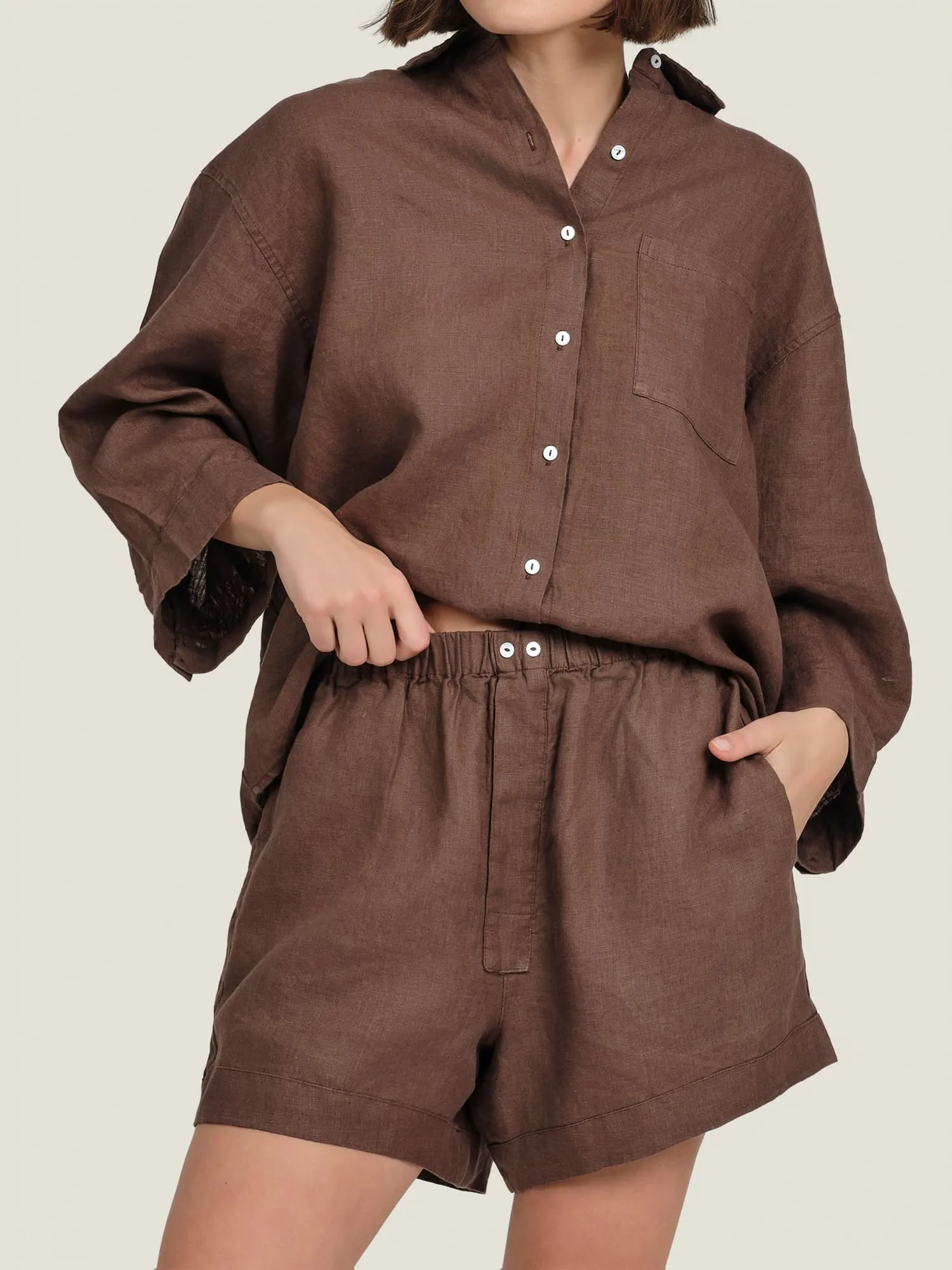 100% Linen shorts in Chocolate