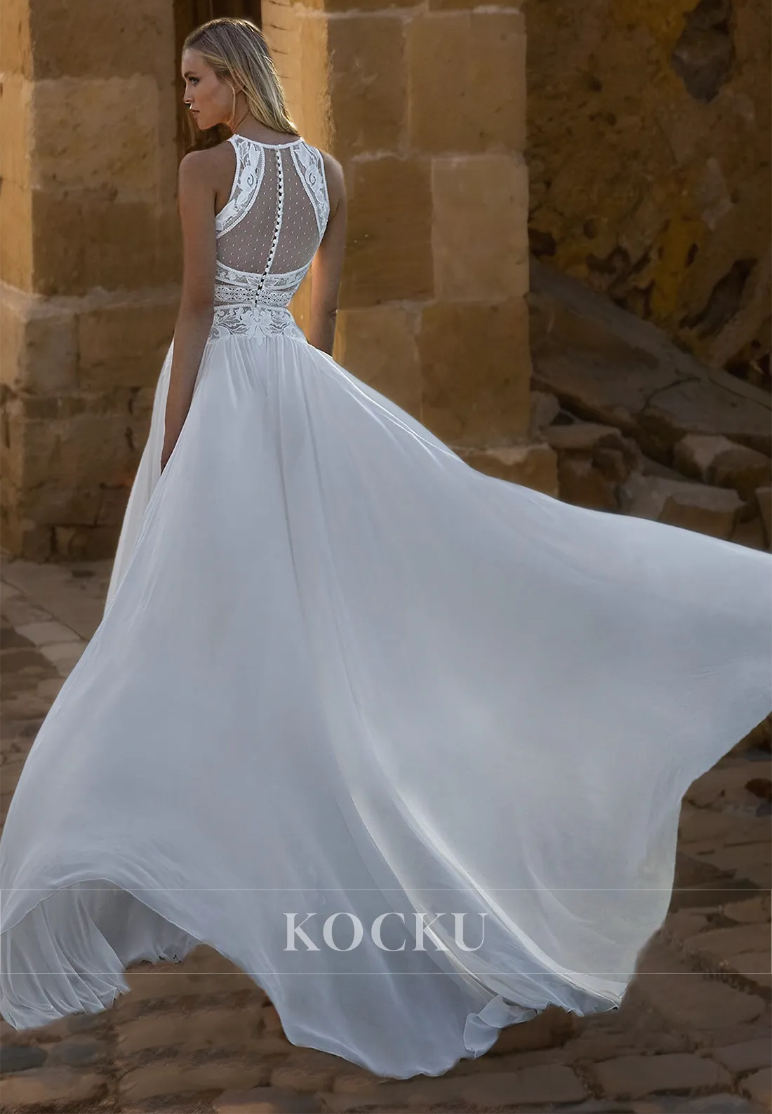 Scoop Neck A-Line Sleeveless Pleats Lace Beach Wedding Dress Boho Gowns with Appliques